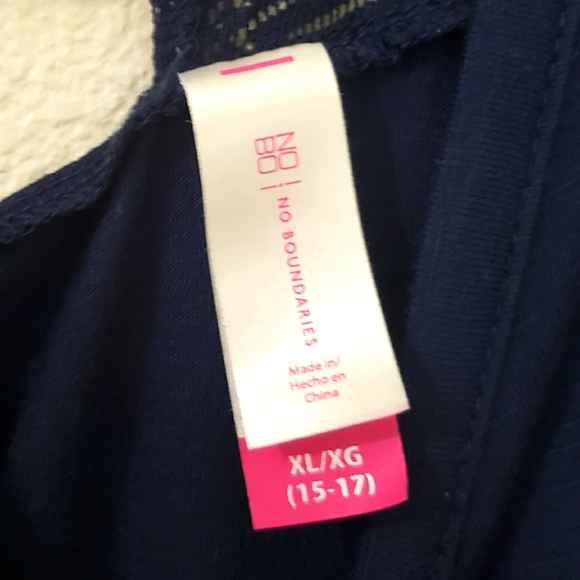 Junior's No Boundaries Navy Top - Picture 3 of 5